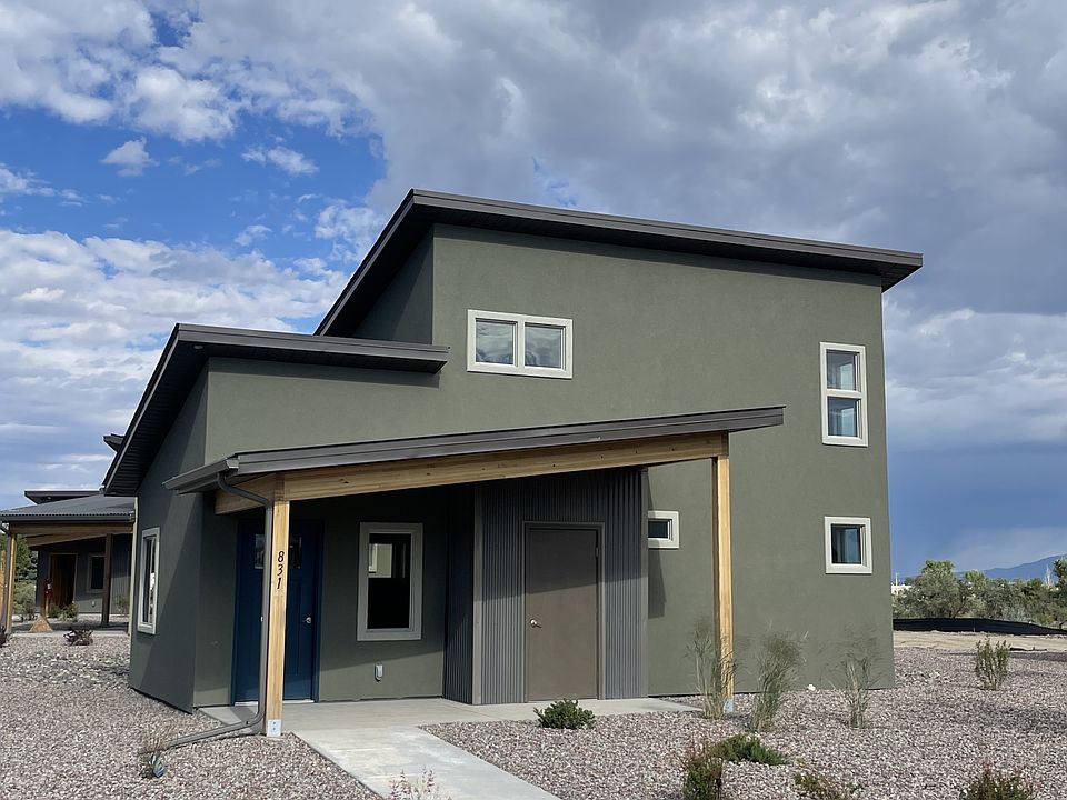 1st image of 831 Jasper Pl
