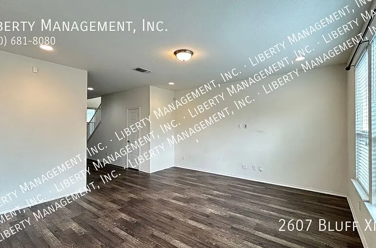 2607 Bluff Xing — Photo 13