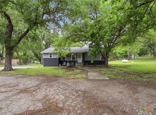 1402 S Howe St, Lampasas, TX 76550