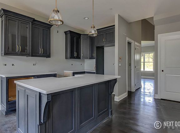 3rd image of 623 Bourbon Ct