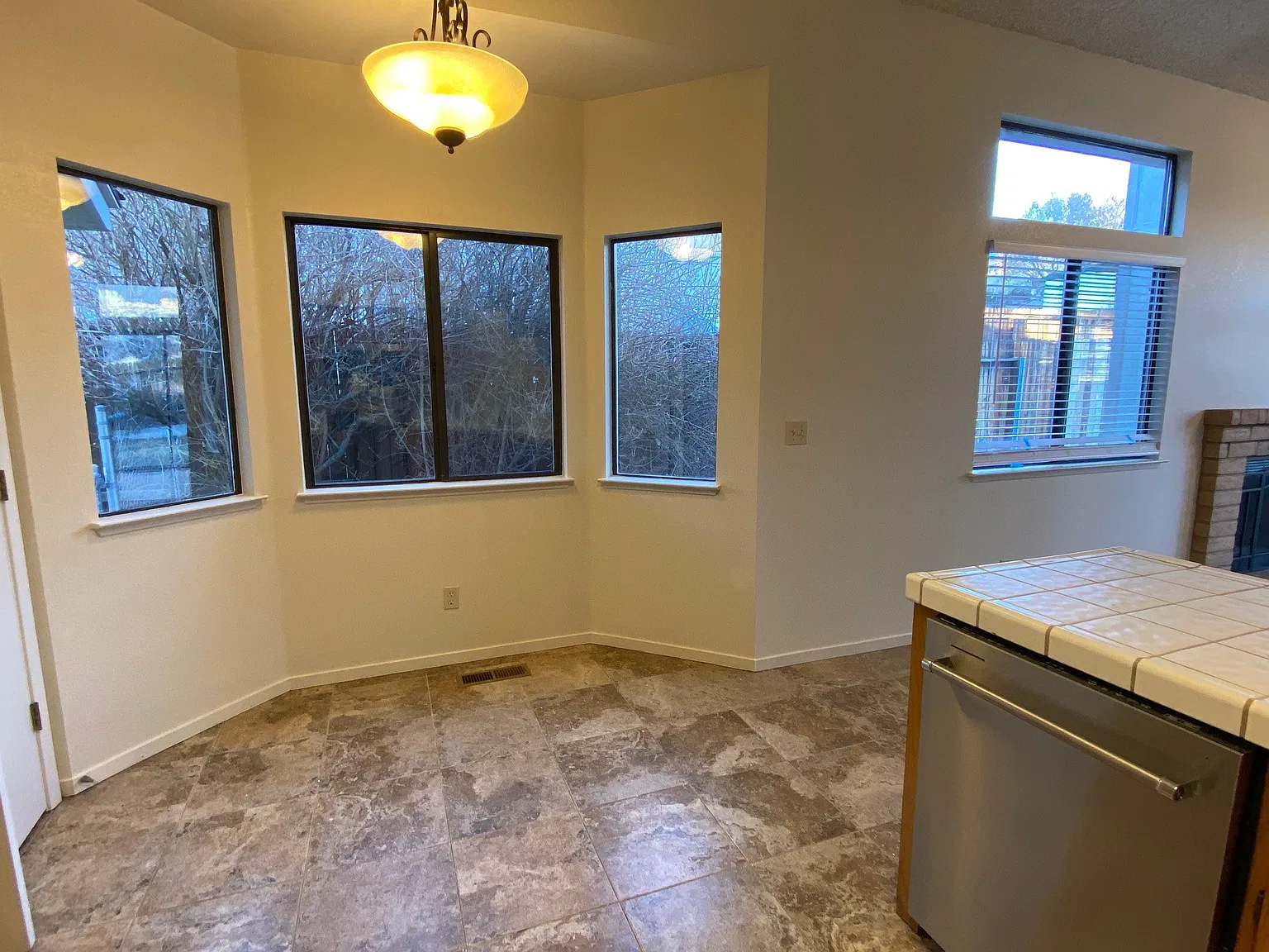 3 bed, 1218 sqft, $2,375 — Photo 4