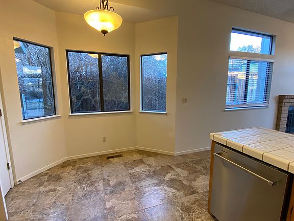 4th image of 5813 Lindsay Dr