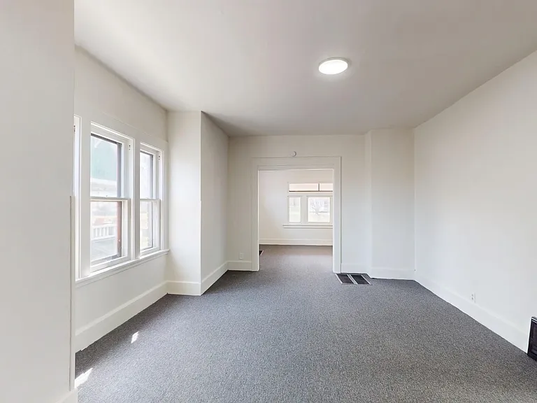 109 W Ely St — Photo 2