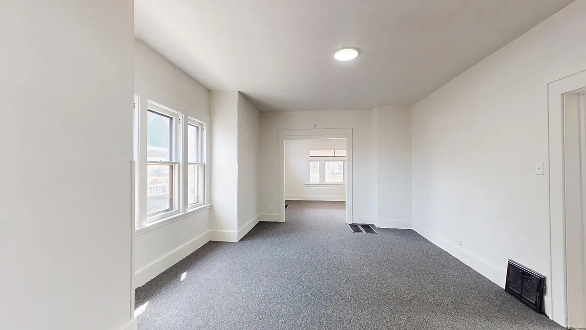 Building Photo - 109 W Ely St