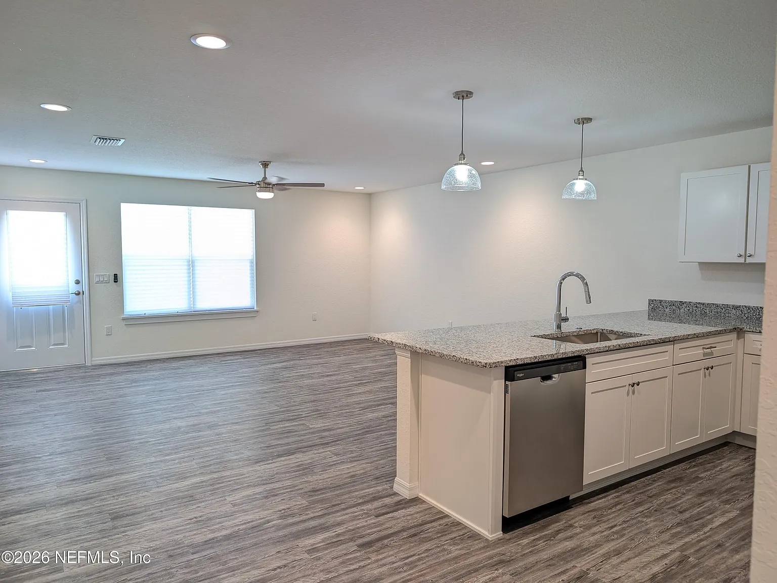 3 bed, 2.0 bath, 1413 sqft, $1,995 — Photo 2