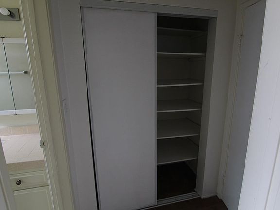 3rd image of 326 W Queen St APT 9