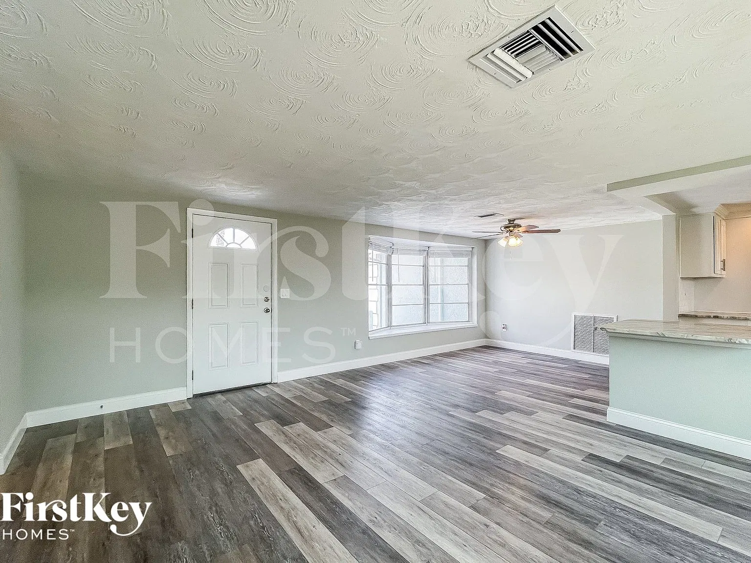 3 bed, 2.0 bath, 1380 sqft, $2,240 — Photo 4