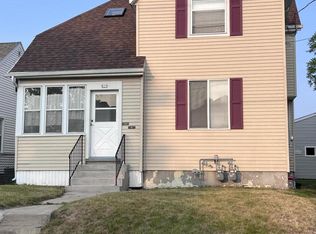 829 N 6th St, Manitowoc, WI 54220
