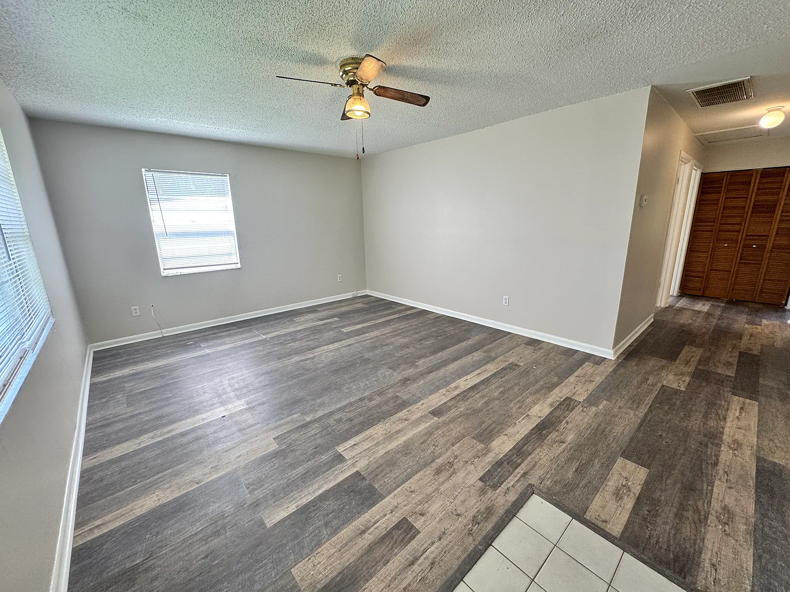2 Bedroom 1 Bath — Photo 3