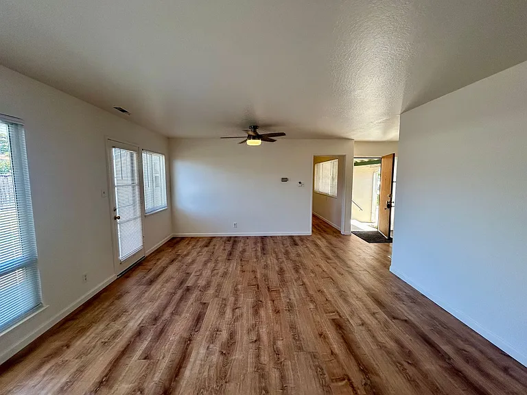 15380 Ruggles St — Photo 4