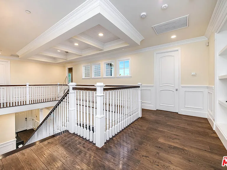 10515 Whipple St — Photo 30