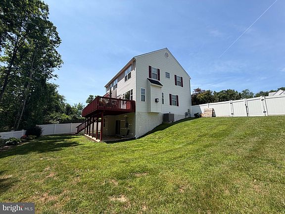 4th image of 112 Spring Valley Way