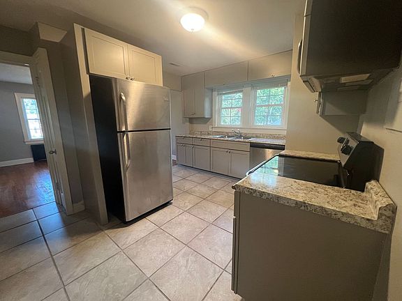 4th image of 230 N Hume Ave #4