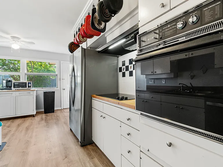 1511 Meadow View Dr — Photo 13