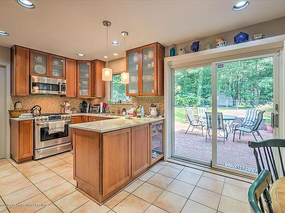 3rd image of 20 Regina Rd
