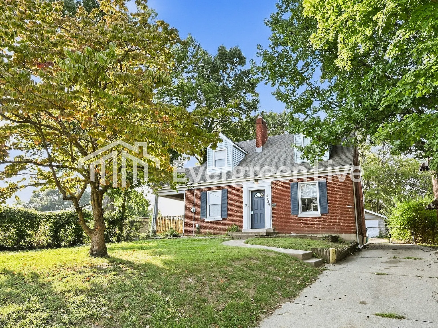 3 bed, 2.0 bath, 1421 sqft, $1,595 — Photo 2