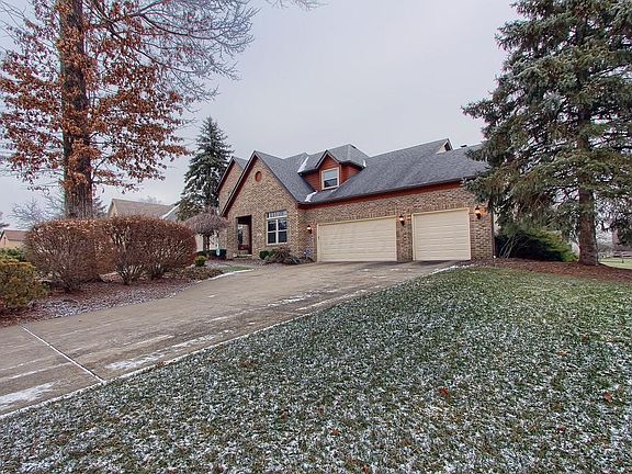 3rd image of 8823 Chateau Dr NW