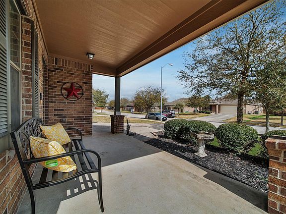 4th image of 2721 Sandberry Dr