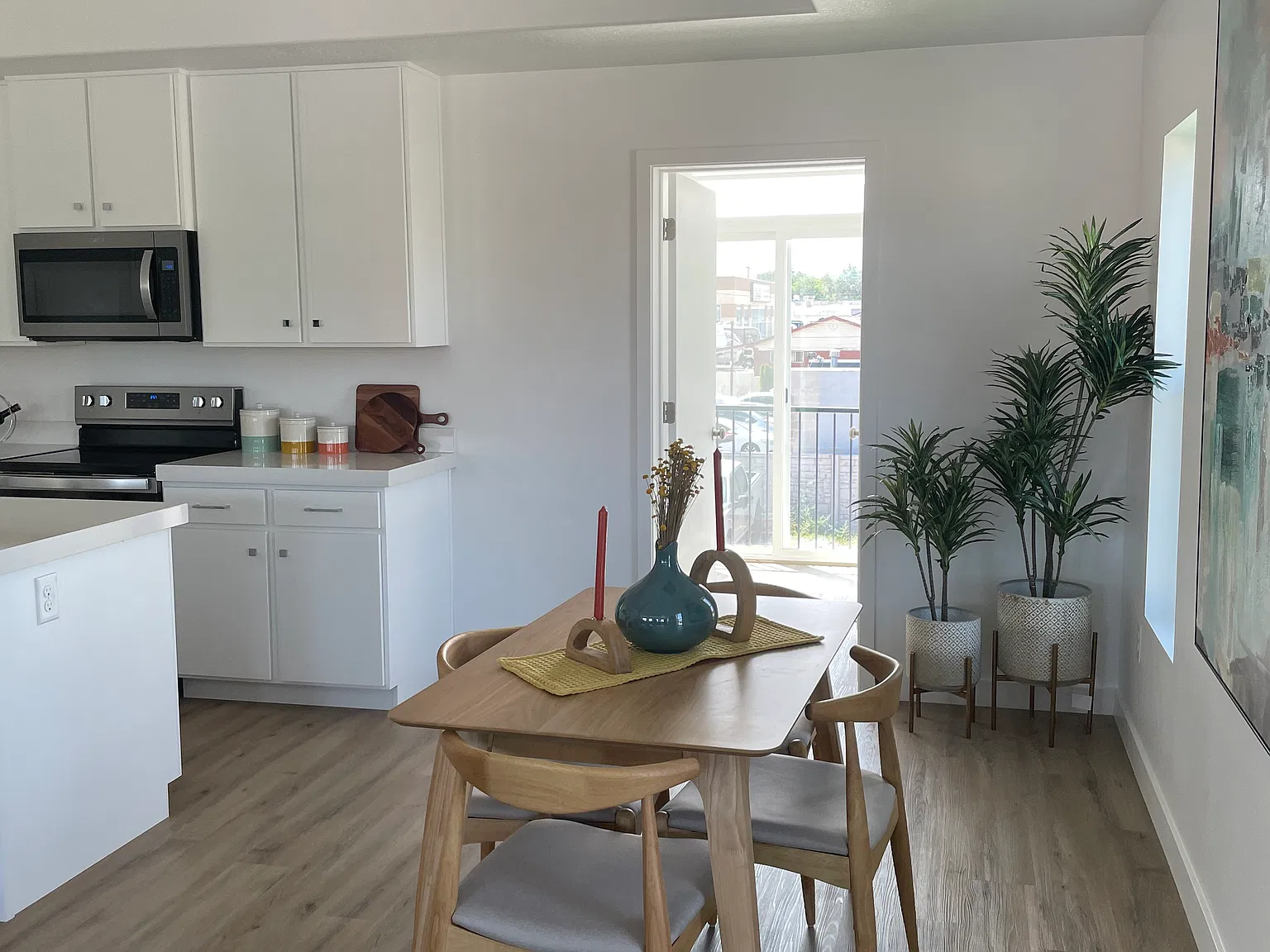 4 bed, 3.5 bath, 2400 sqft, $700 — Photo 4