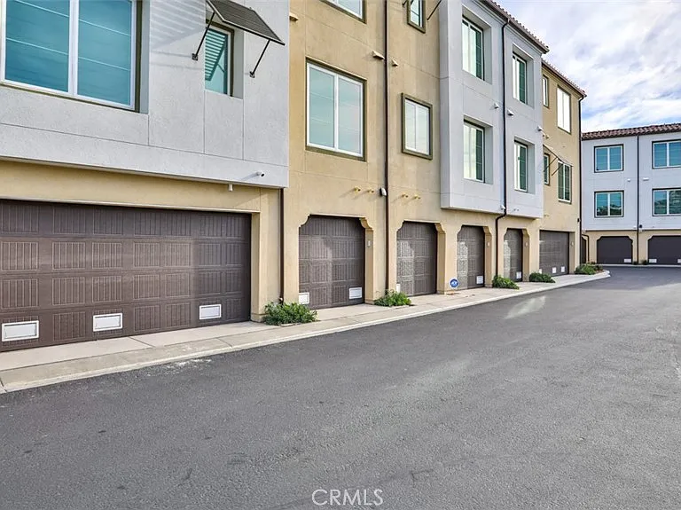 3319 Doheny Way — Photo 43