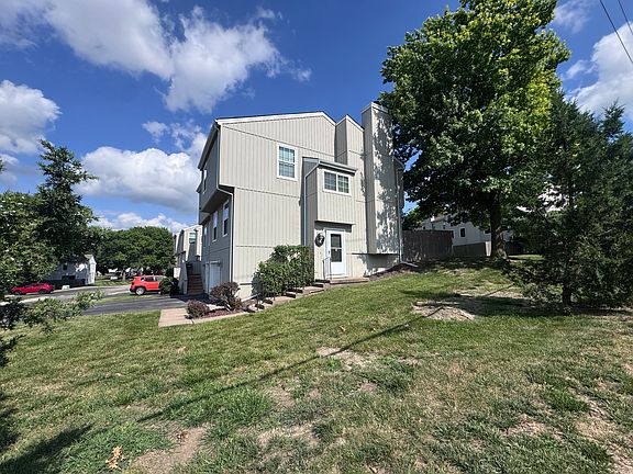 4th image of 8693 W 108th Pl