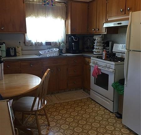 3rd image of 407 Sloan Ave