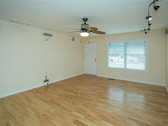 3rd image of 118 Lakewood Dr