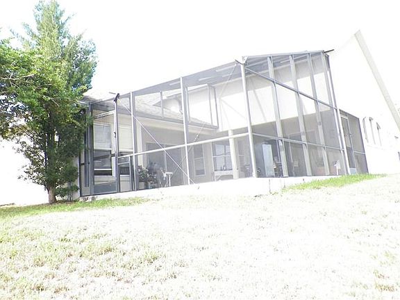 4th image of 201 Willow Bend Dr