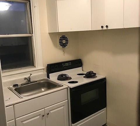 2nd image of 825 Windermere Ave Floor 2