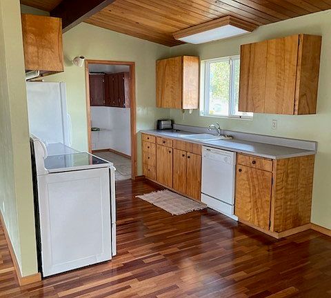 2nd image of 35321 Mountain Hwy E