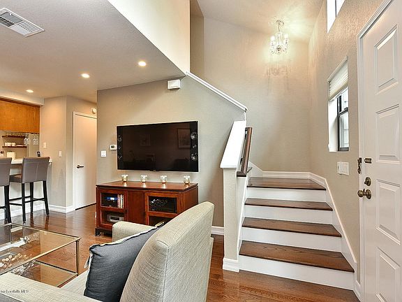 5th image of 279 E Glenarm St APT 10