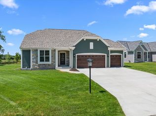 W251N2399 Valleyview Cir, Pewaukee, WI 53072