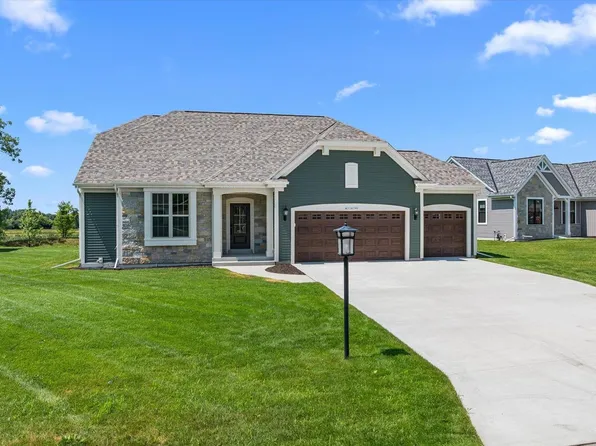 W251N2399 Valleyview CIRCLE, Pewaukee, WI 53072