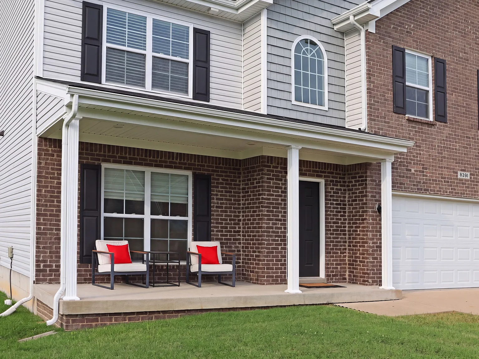 4 bed, 2.5 bath, 2268 sqft, $2,595 — Photo 2