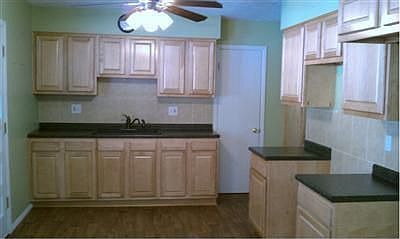 5th image of 653 N West St
