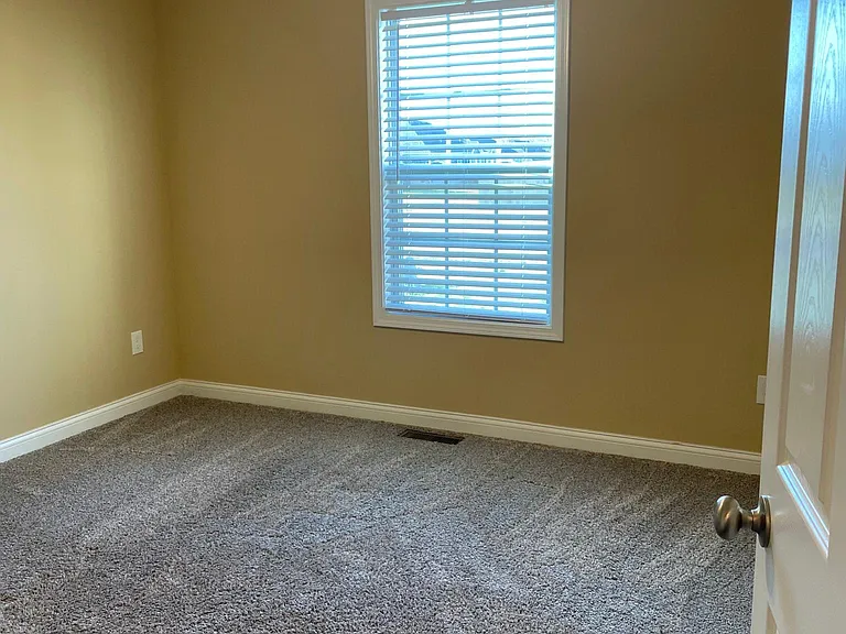 692 Pleasant Meadow Ln — Photo 13