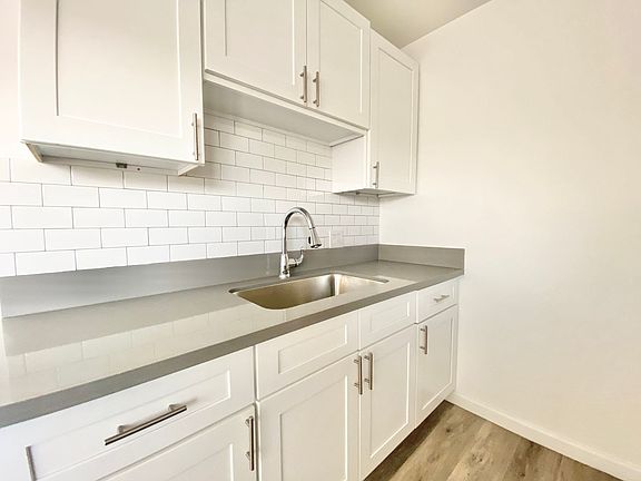 5th image of 141 S Normandie Ave APT 9