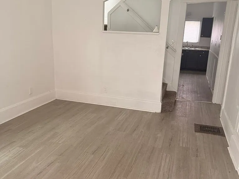 10817 Hull Ave — Photo 5