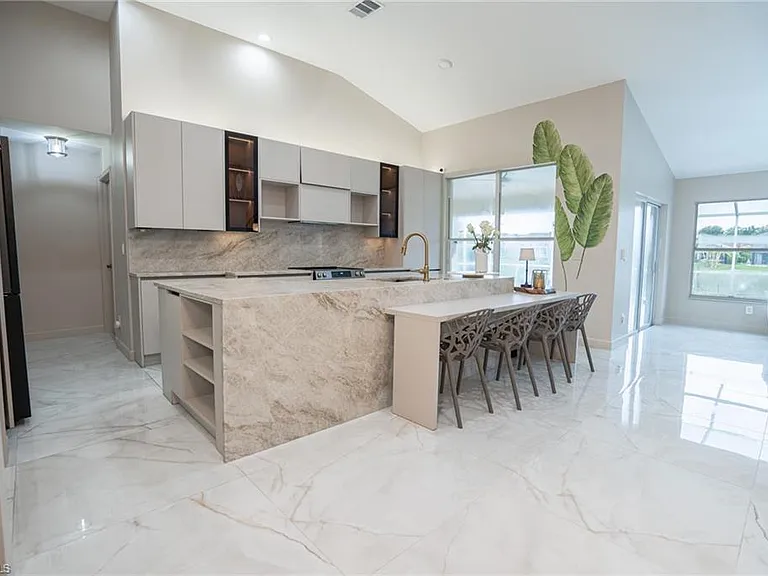 7712 Citrus Hill Ln — Photo 13