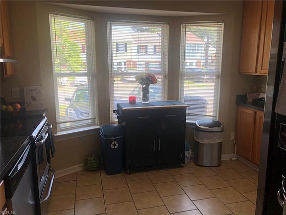 2nd image of 6008 Edgelake Dr