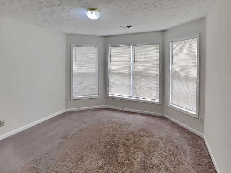 2416 Miller Oaks Cir — Photo 9