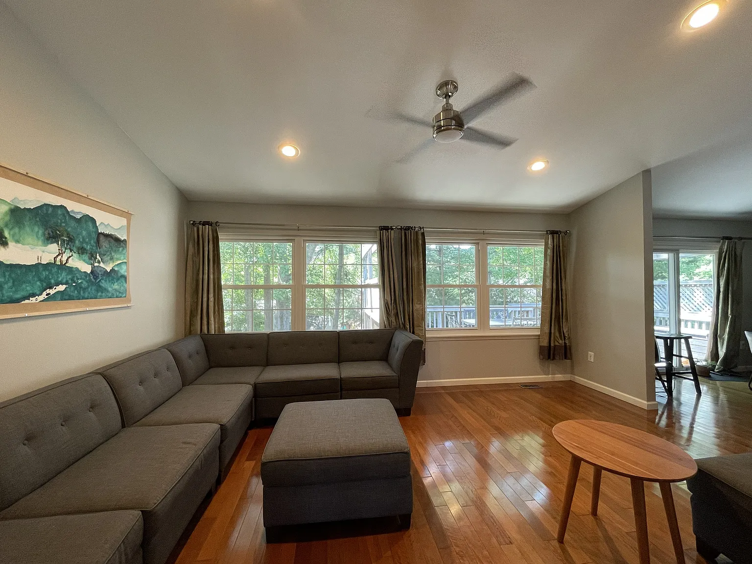 4 bed, 2400 sqft, $4,100 — Photo 3