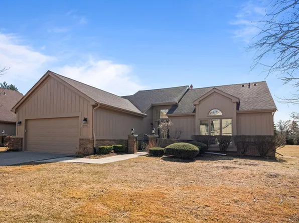 37748 N Laurel Park Dr, Livonia, MI 48152