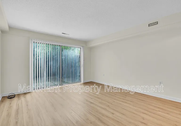 2530 E North St #11-B — Photo 17