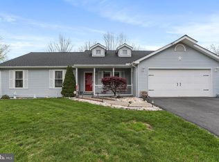 135 Stanford Ln, Falling Waters, WV 25419