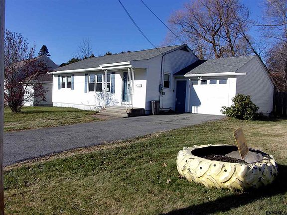 3rd image of 22 Lee Ave
