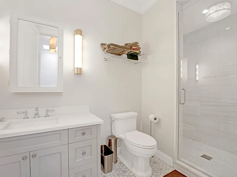 103 E Chestnut St #103 — Photo 29