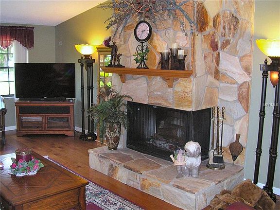 2nd image of 1111 Lakeshore Dr Unit B6