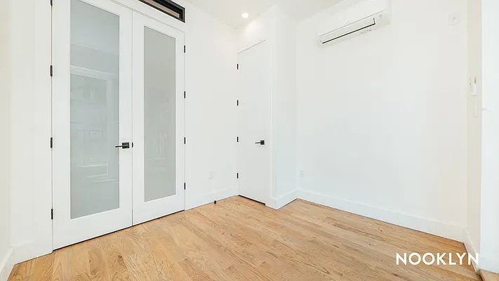 Rented by Nooklyn NYC LLC | media 31