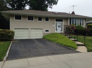 7 Neil Dr, Old Bethpage, NY 11804